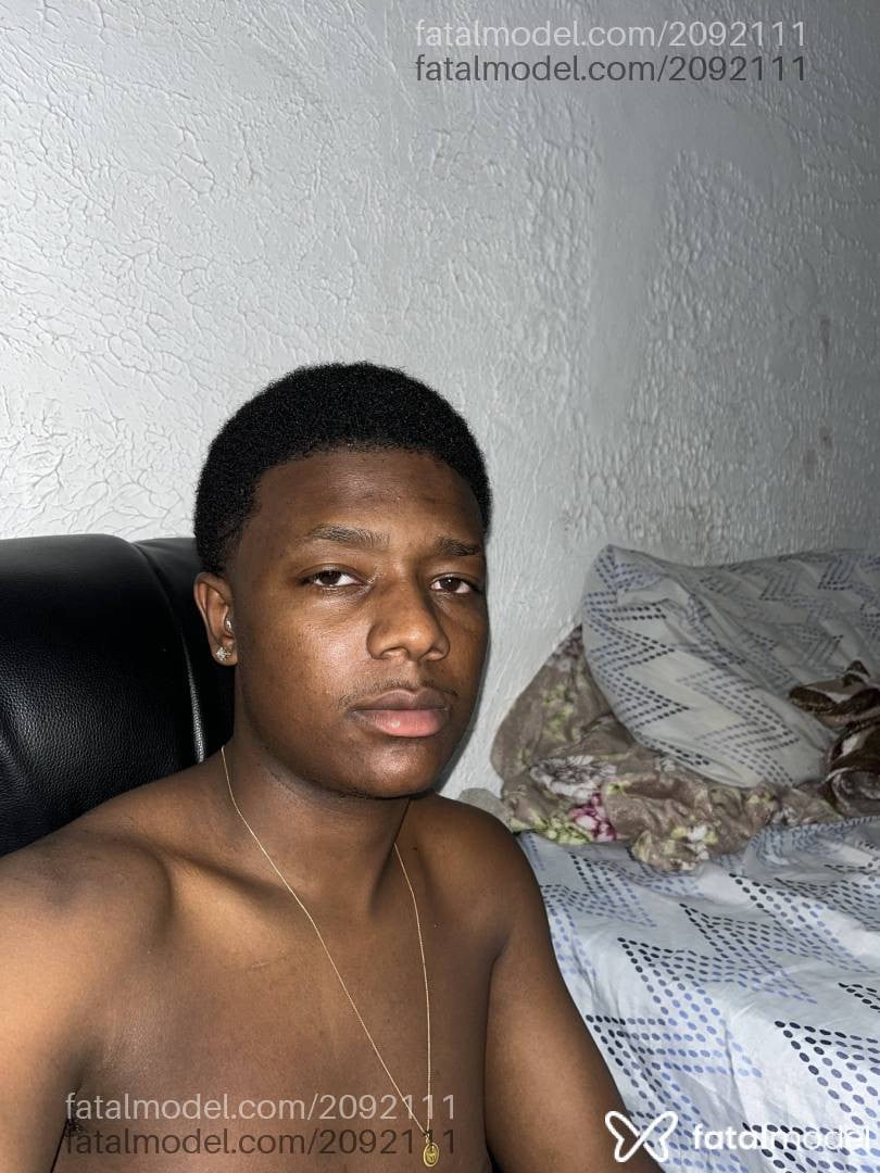 Acompanhante homem morena (o) de olhos pretos em São Paulo Acompanhante homem morena (o) de olhos pretos em São Paulo - Santinho