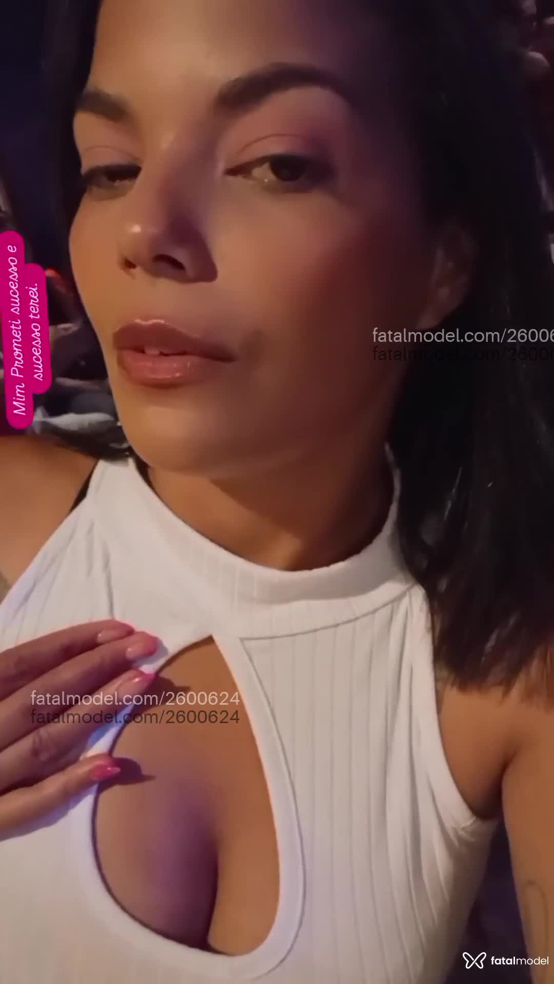 Acompanhante mulher morena (o) de olhos pretos - Angel