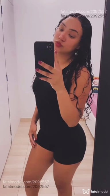Acompanhante mulher com cabelo castanho de olhos pretos em Realeza - Bruna