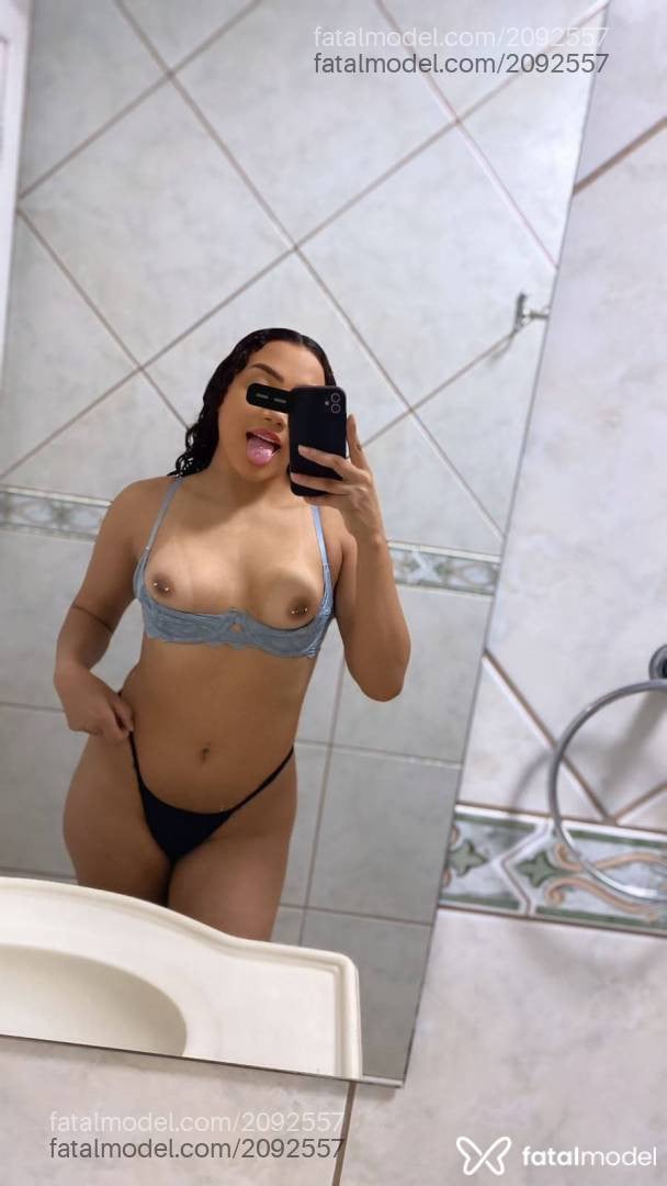 Acompanhante mulher com cabelo castanho de olhos pretos - Bruna