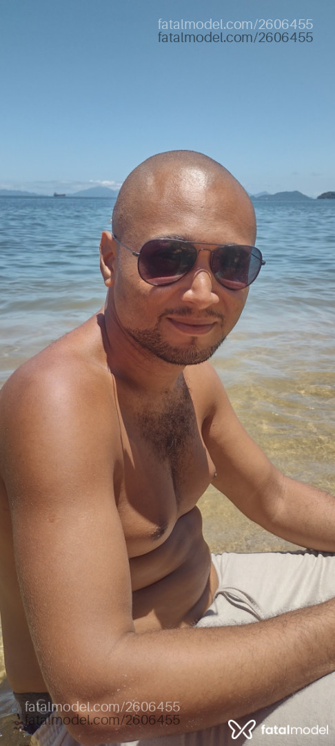 Acompanhante homem sem cabelo de olhos mel em Rio de Janeiro - Kito Olliveira