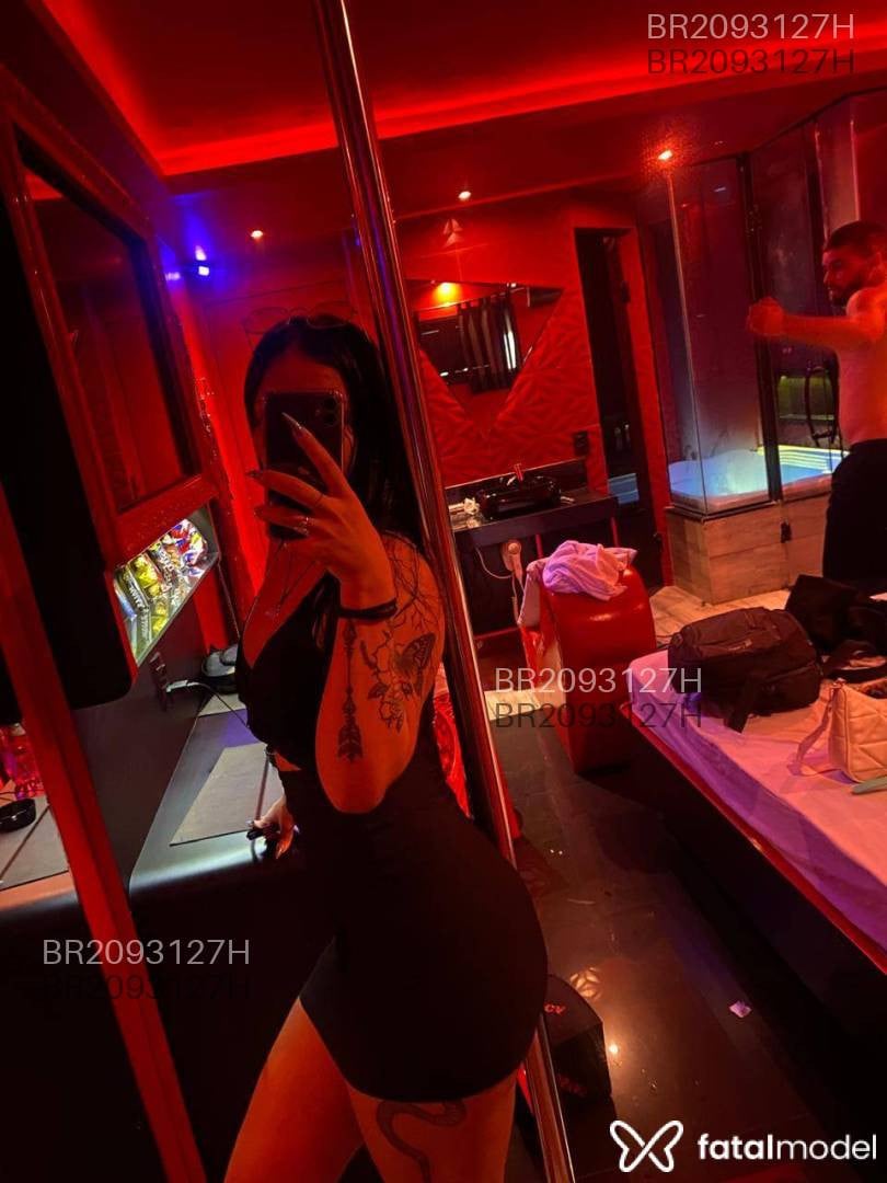 Acompanhante mulher morena (o) de olhos castanhos em Balneário Camboriú - Tinaargentina