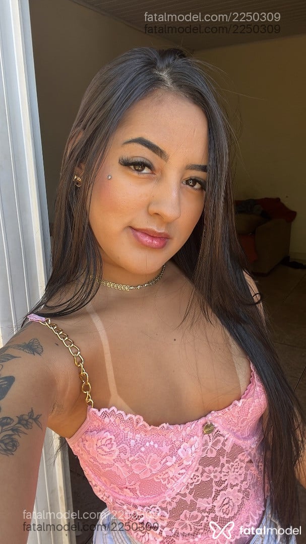 Acompanhante mulher morena (o) de olhos castanhos em Brasília Acompanhante mulher morena (o) de olhos castanhos em Brasília - Melissa