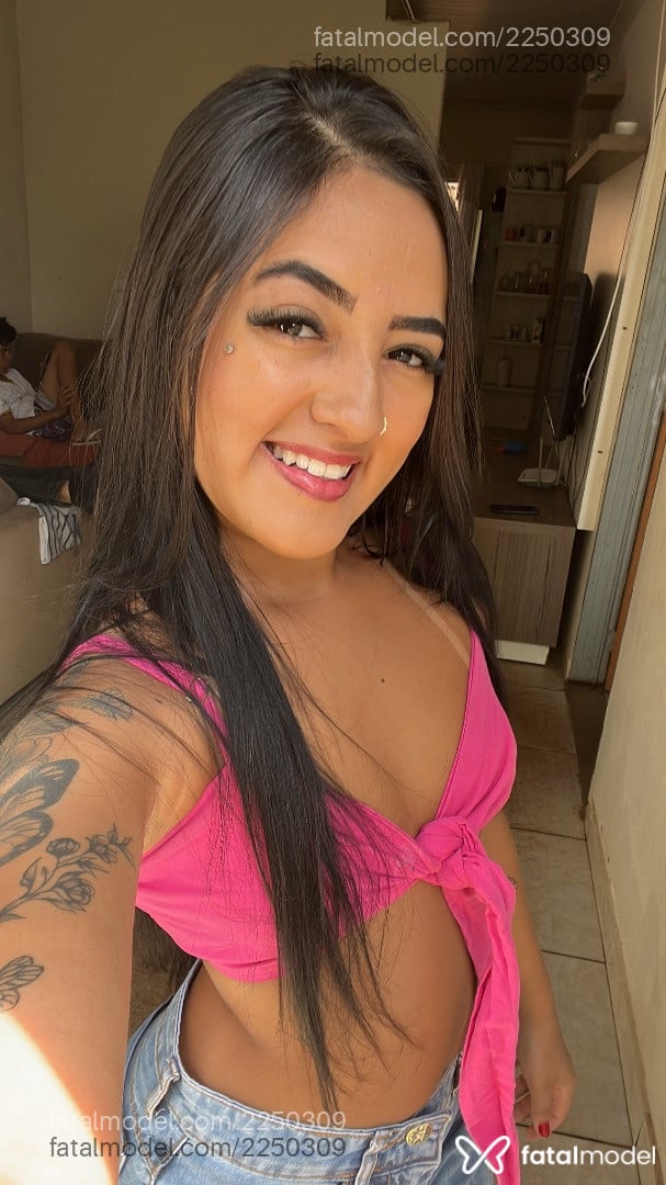 Acompanhante mulher morena (o) de olhos castanhos em Brasília Acompanhante mulher morena (o) de olhos castanhos em Brasília - Melissa