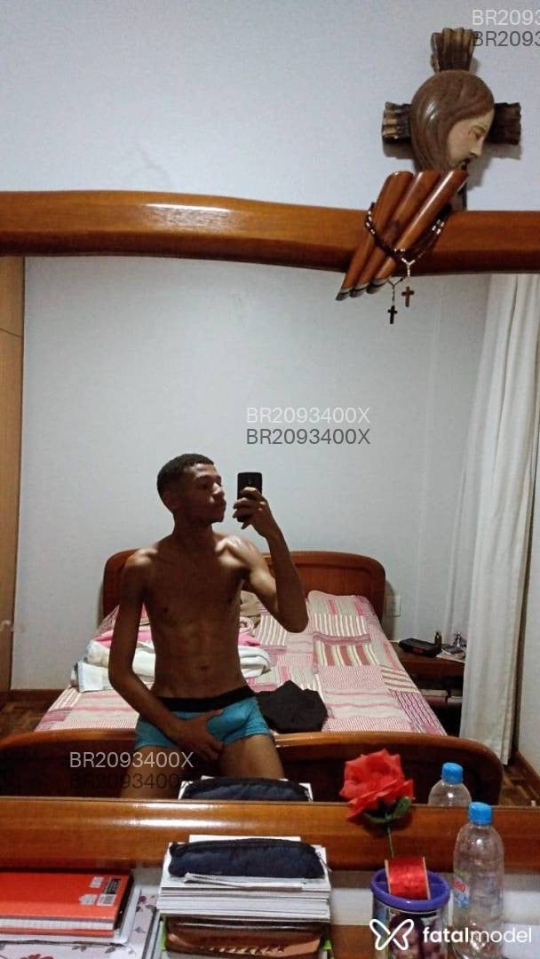 Acompanhante homem morena (o) de olhos castanhos - Boris Acompanhante homem morena (o) de olhos castanhos - Boris