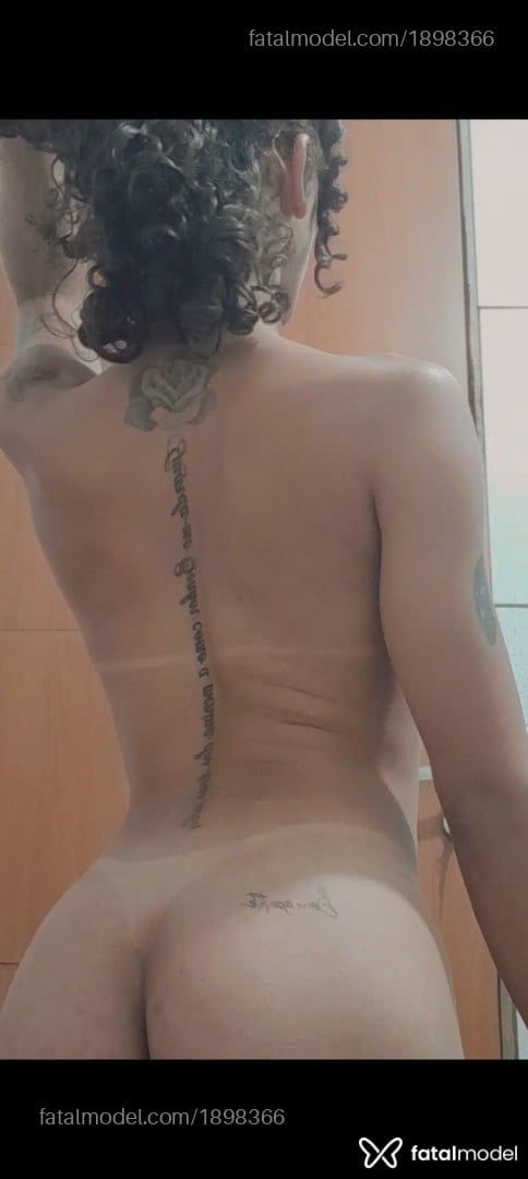 Acompanhante mulher trans morena (o) de olhos verdes - Aghata Acompanhante mulher trans morena (o) de olhos verdes - Aghata