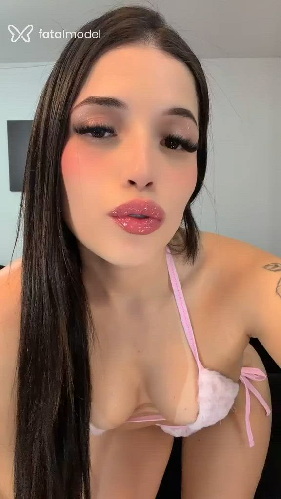 Acompanhante mulher com cabelo castanho de olhos castanhos - Babi Prado