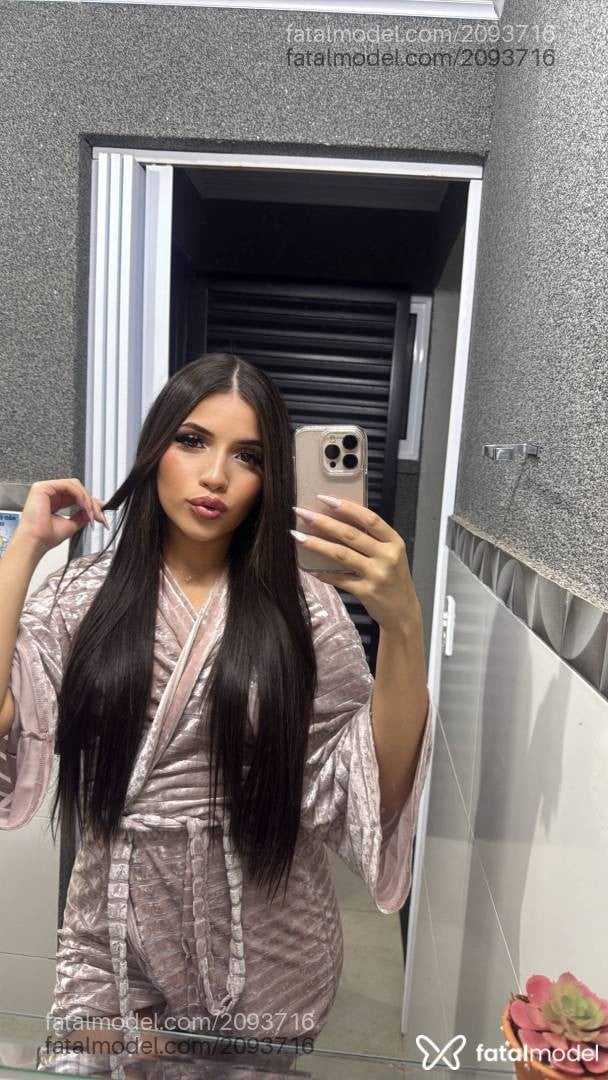 Acompanhante mulher com cabelo castanho de olhos castanhos em Balneário Camboriú - Babi Prado
