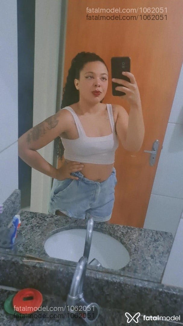 Acompanhante mulher com cabelo castanho de olhos mel em Uberlândia - Zendalya