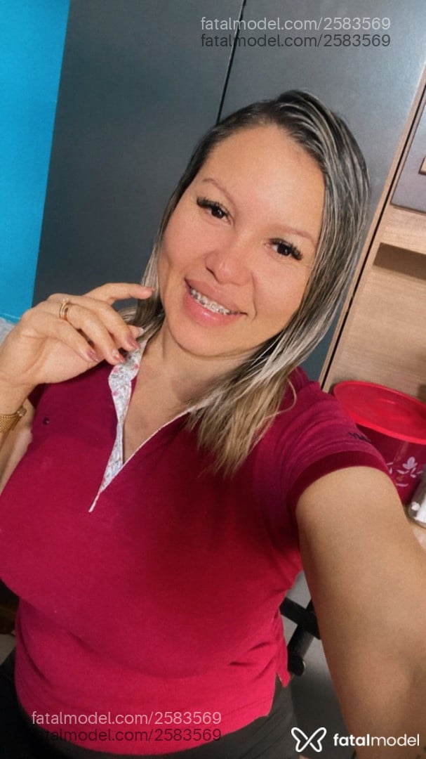 Acompanhante mulher loira (o) de olhos pretos em Ribeirão Cascalheira - Chris