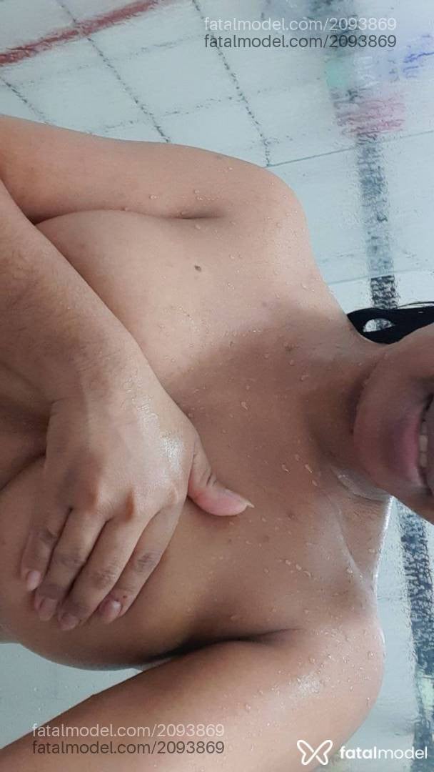 Acompanhante mulher morena (o) de olhos castanhos - Lívia Tupinambá