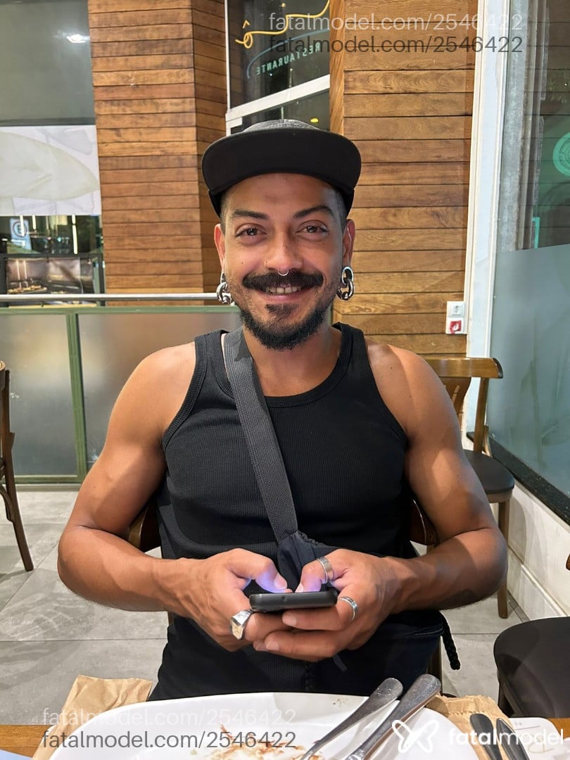 Acompanhante homem com cabelo castanho de olhos castanhos em Rio de Janeiro - Bruno
