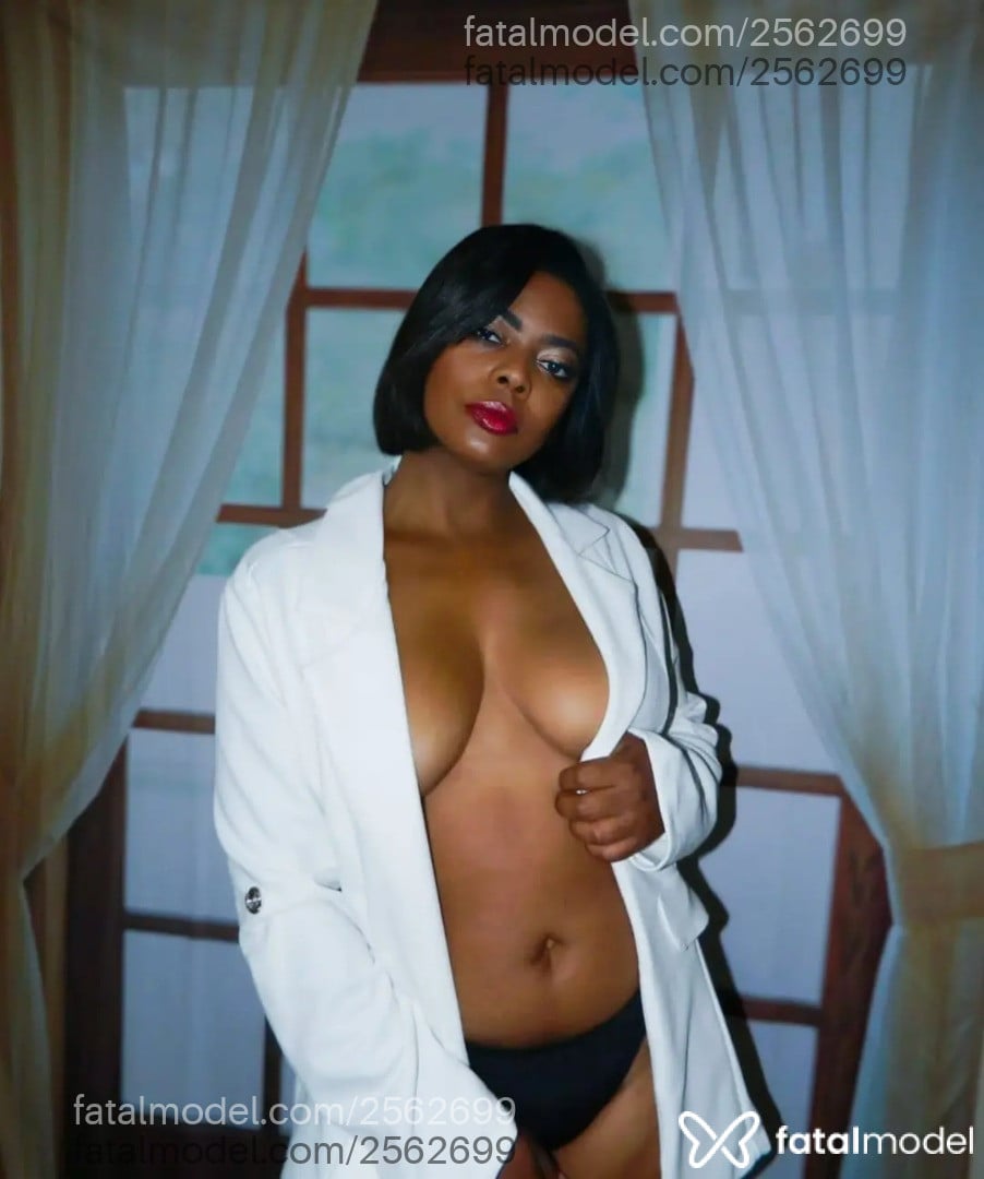Acompanhante mulher morena (o) de olhos pretos em Duque de Caxias - Julia