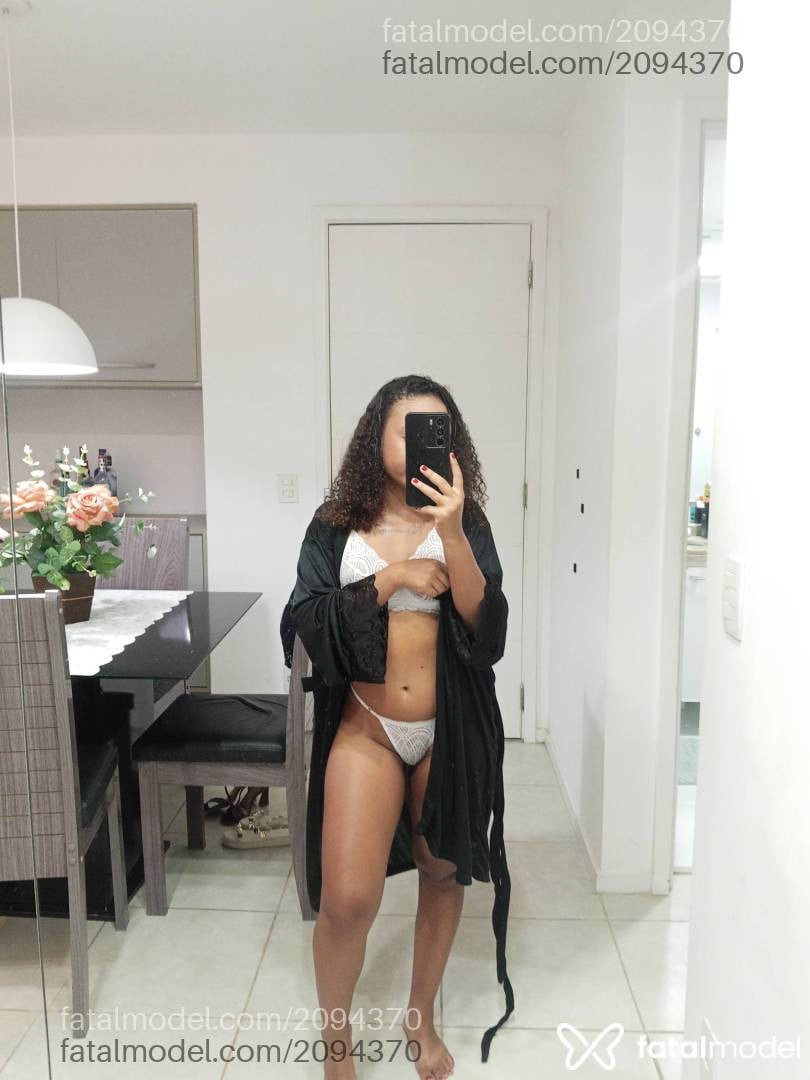 Acompanhante mulher com cabelo castanho de olhos castanhos em Aracaju - Kitty