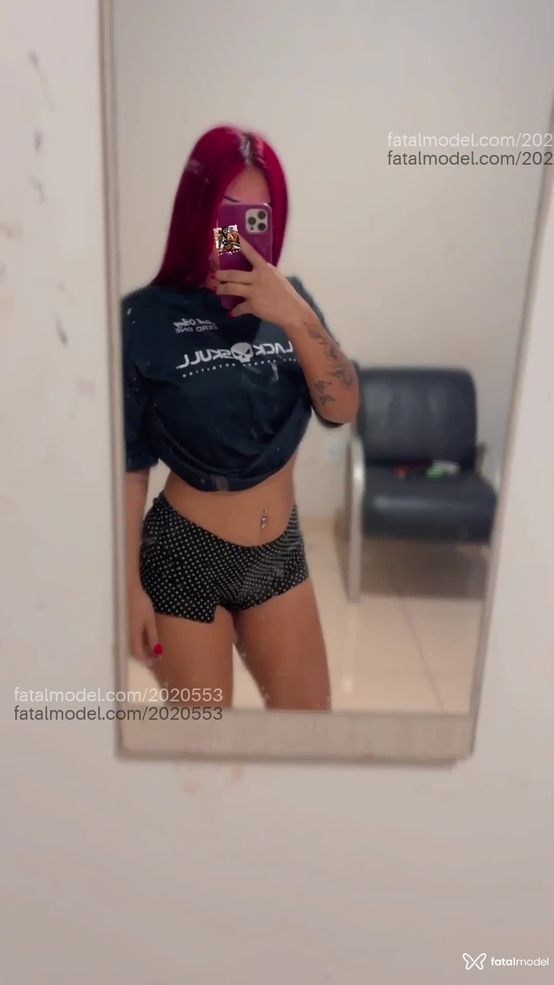 Acompanhante mulher ruiva (o) de olhos pretos - Mirella