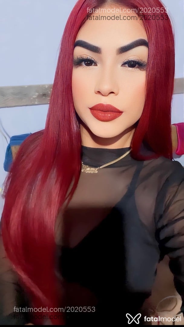 Acompanhante mulher ruiva (o) de olhos pretos - Mirella