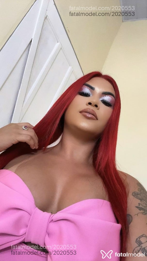 Acompanhante mulher ruiva (o) de olhos pretos - Mirella