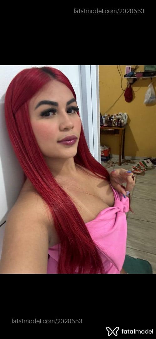 Acompanhante mulher ruiva (o) de olhos pretos - Mirella
