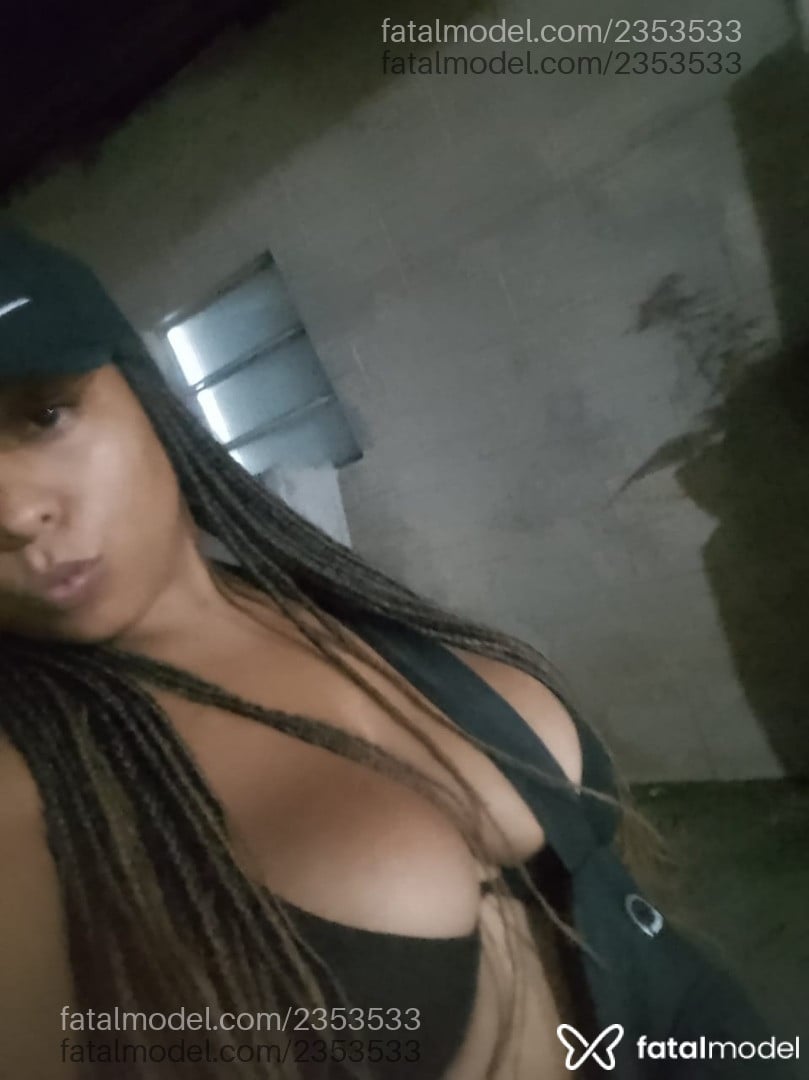 Acompanhante mulher com cabelo castanho de olhos castanhos - Bombonzinho Acompanhante mulher com cabelo castanho de olhos castanhos - Bombonzinho
