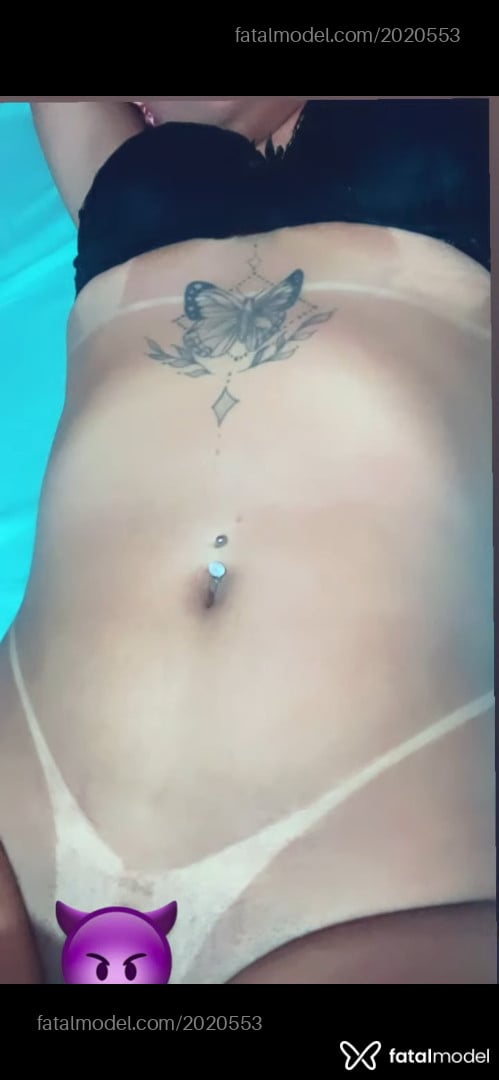 Acompanhante mulher ruiva (o) de olhos pretos - Mirella
