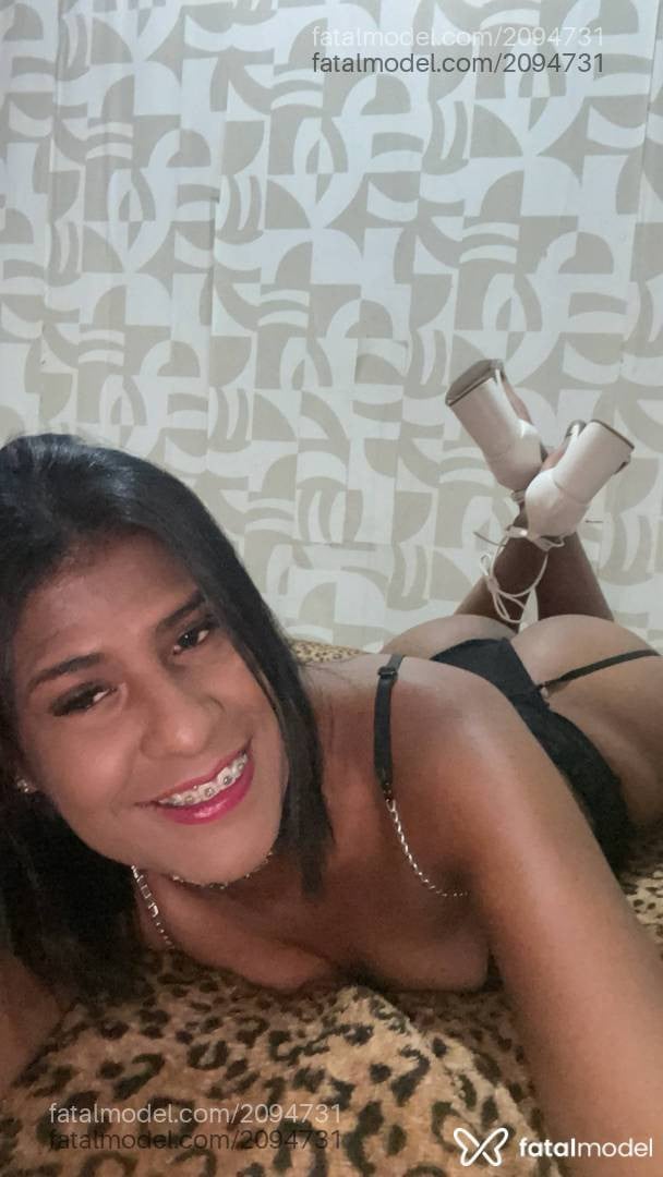 Acompanhante mulher com cabelo castanho de olhos pretos - Bruna