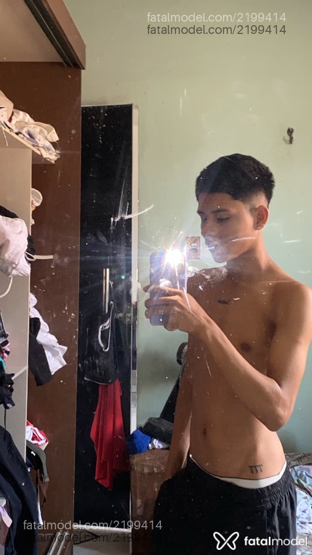 Acompanhante homem com cabelo castanho de olhos castanhos em Belém Acompanhante homem com cabelo castanho de olhos castanhos em Belém - Angell