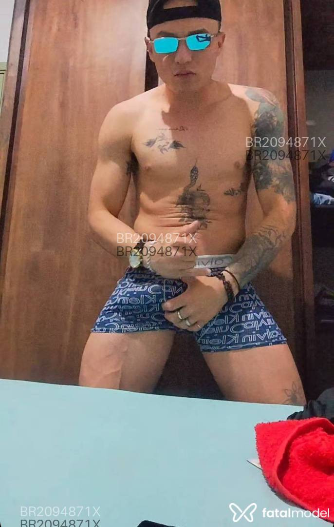Acompanhante homem loira (o) de olhos castanhos em Virtual - Arthur