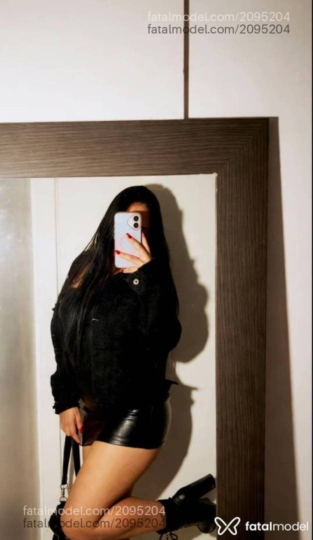 Acompanhante mulher com cabelo castanho de olhos castanhos - Evelyn