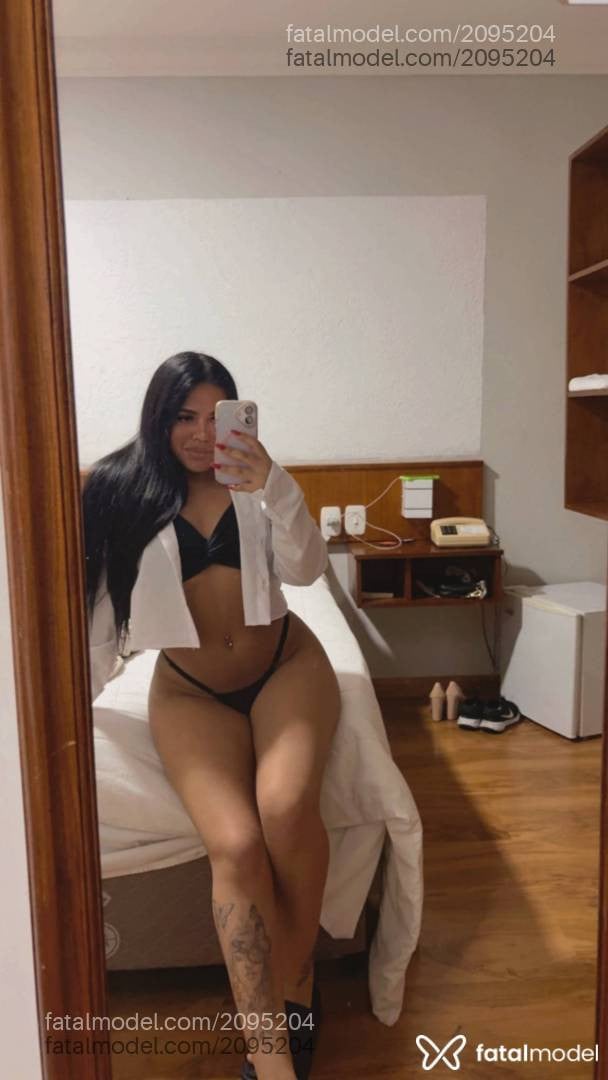 Acompanhante mulher com cabelo castanho de olhos castanhos - Evelyn
