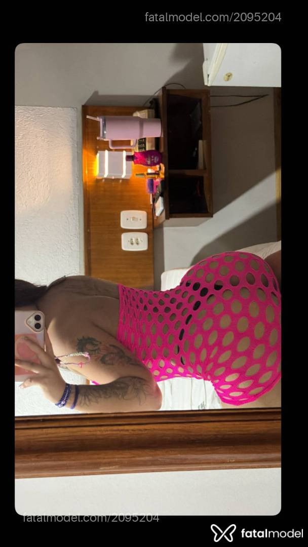 Acompanhante mulher com cabelo castanho de olhos castanhos - Evelyn