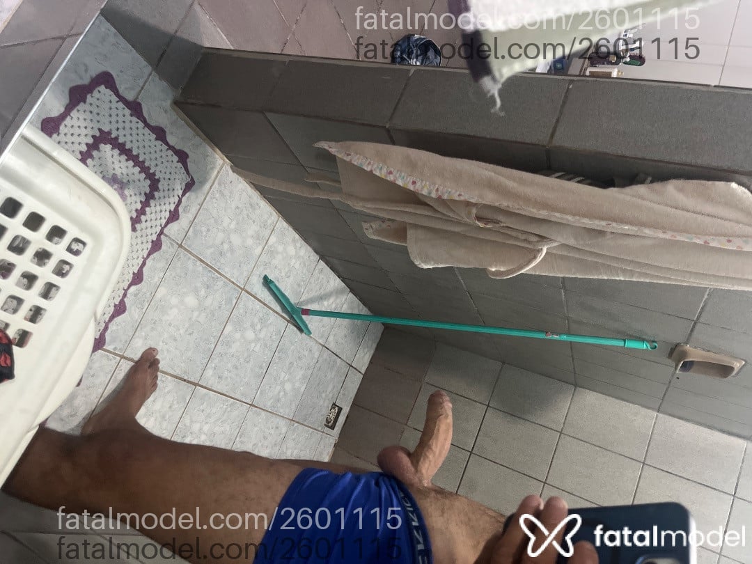 Acompanhante homem com cabelo castanho de olhos castanhos em Viana Acompanhante homem com cabelo castanho de olhos castanhos em Viana - Spedreiro
