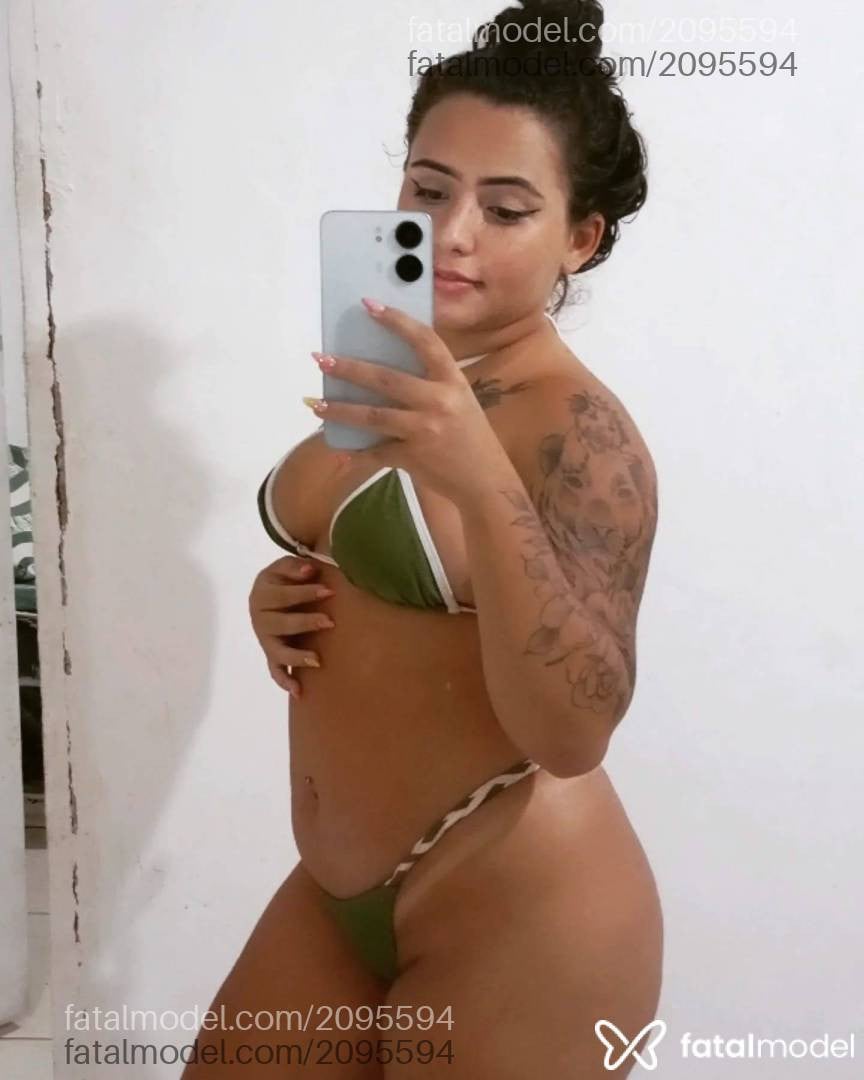 Acompanhante mulher com cabelo castanho de olhos castanhos em Virtual - Suellen Oliveira