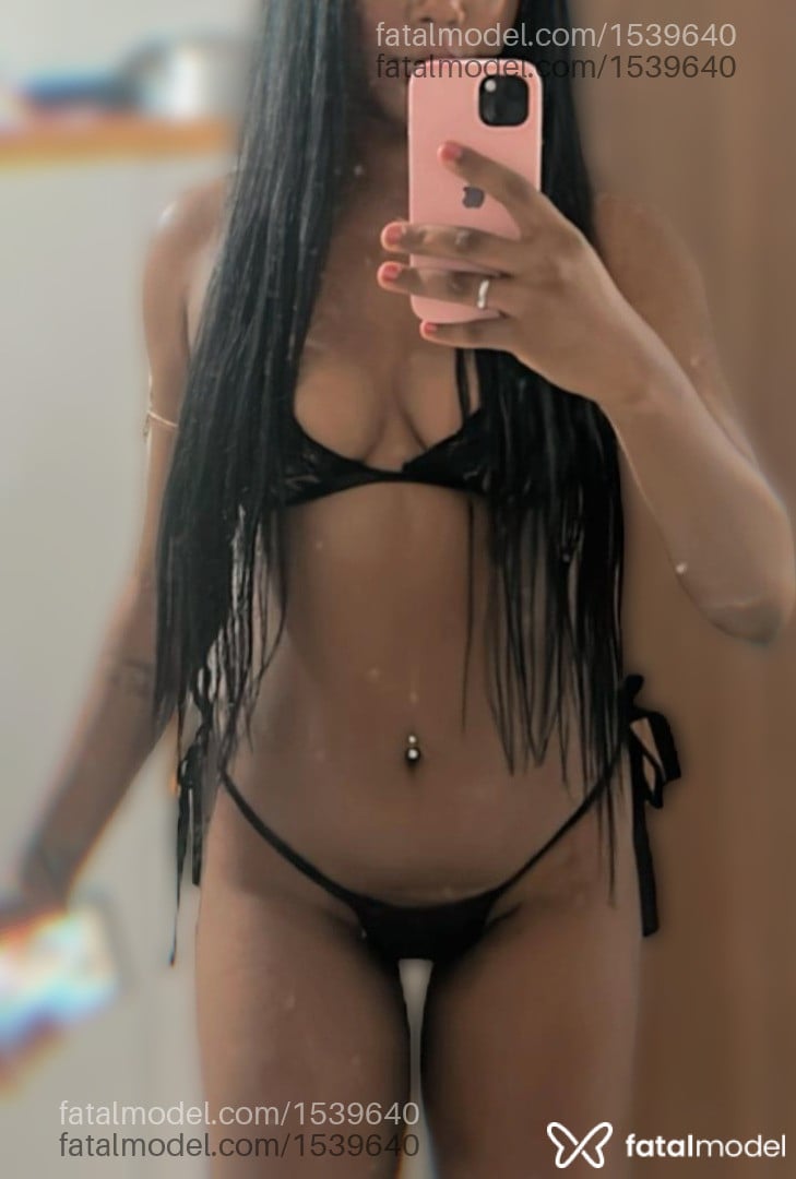 Acompanhante mulher morena (o) de olhos pretos - Maya Araújo Acompanhante mulher morena (o) de olhos pretos - Maya Araújo