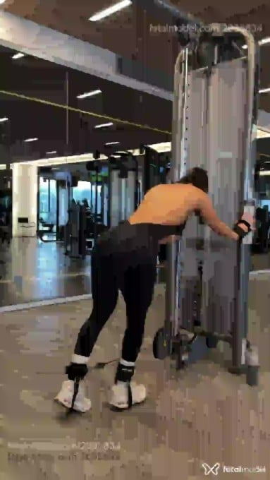 Acompanhante mulher com cabelo castanho de olhos castanhos em São Paulo Acompanhante mulher com cabelo castanho de olhos castanhos em São Paulo - Tai