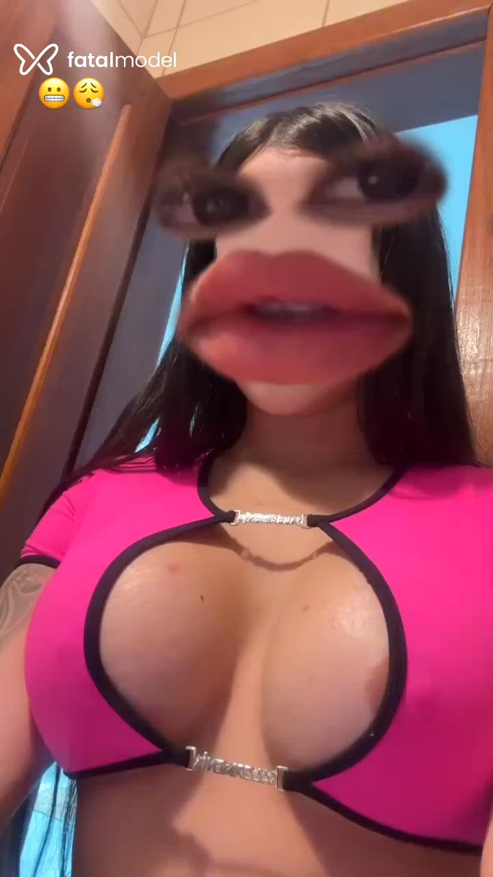 Acompanhante mulher com cabelo castanho de olhos pretos - Livia Acompanhante mulher com cabelo castanho de olhos pretos - Livia