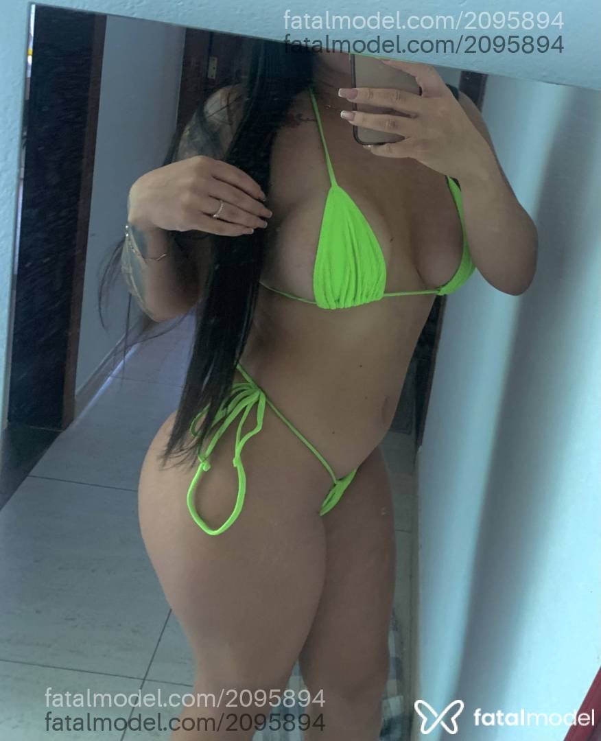 Acompanhante mulher com cabelo castanho de olhos pretos - Livia