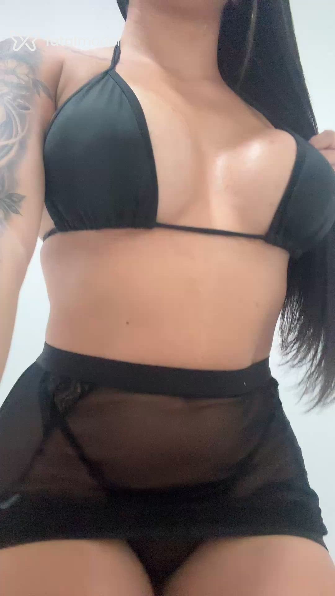 Acompanhante mulher com cabelo castanho de olhos pretos - Livia Acompanhante mulher com cabelo castanho de olhos pretos - Livia