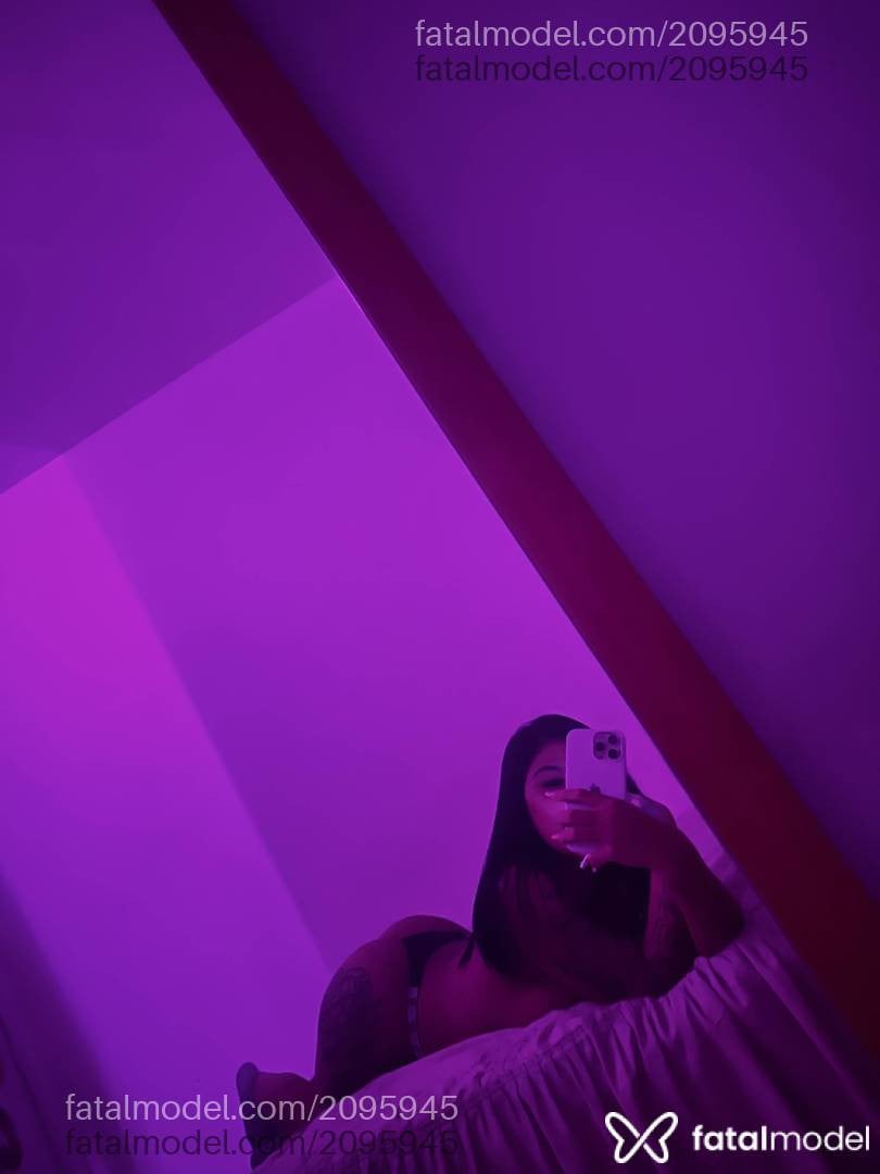 Acompanhante mulher morena (o) de olhos pretos - Yasmin