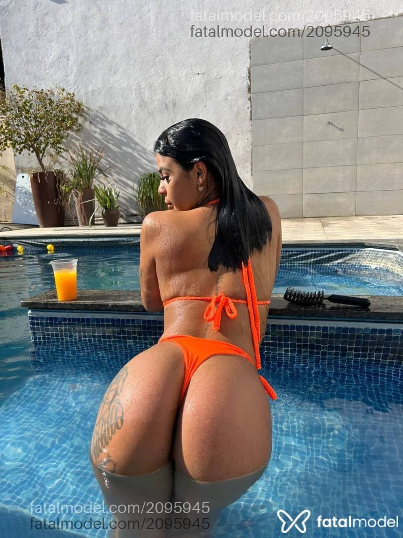 Acompanhante mulher morena (o) de olhos pretos - Yasmin