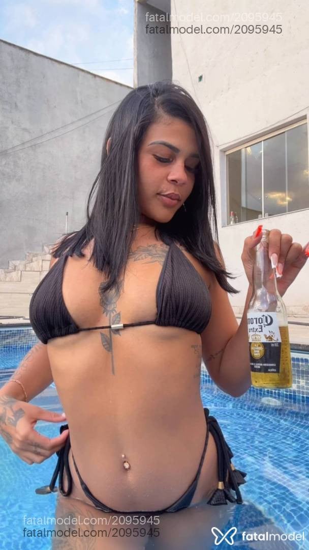 Acompanhante mulher morena (o) de olhos pretos - Yasmin