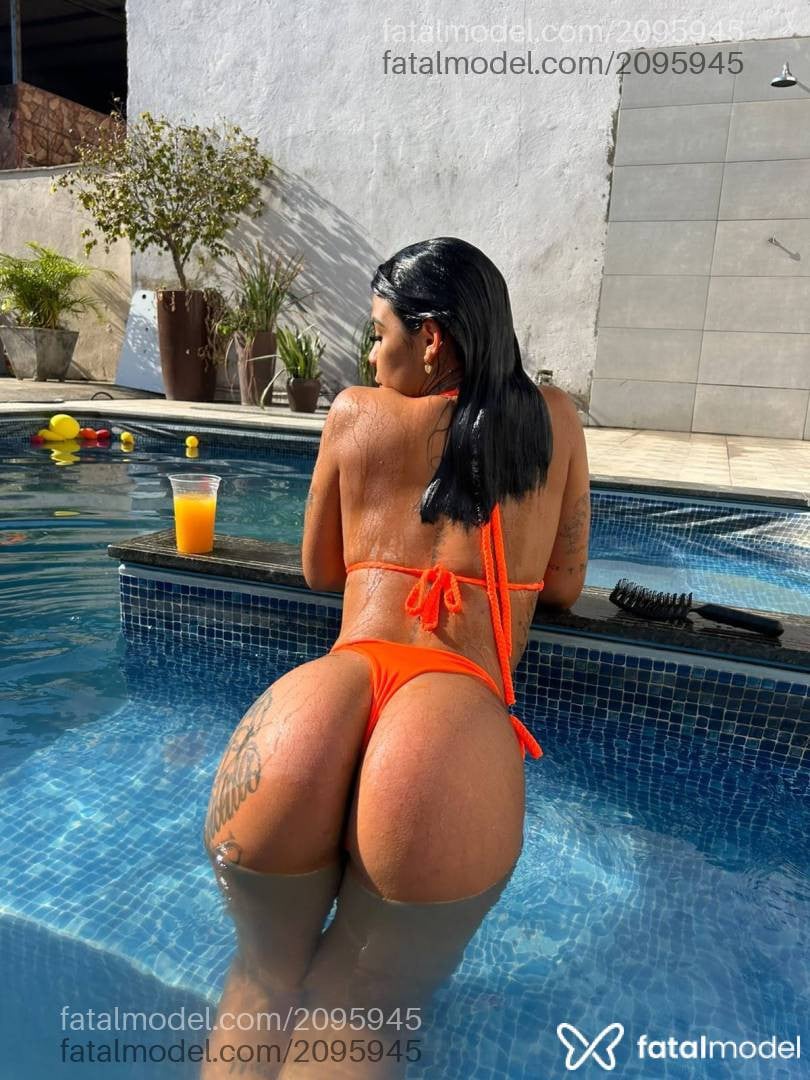 Acompanhante mulher morena (o) de olhos pretos - Yasmin