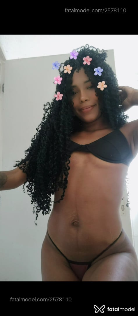 Acompanhante mulher morena (o) de olhos castanhos em Vitória - Bombomzinho