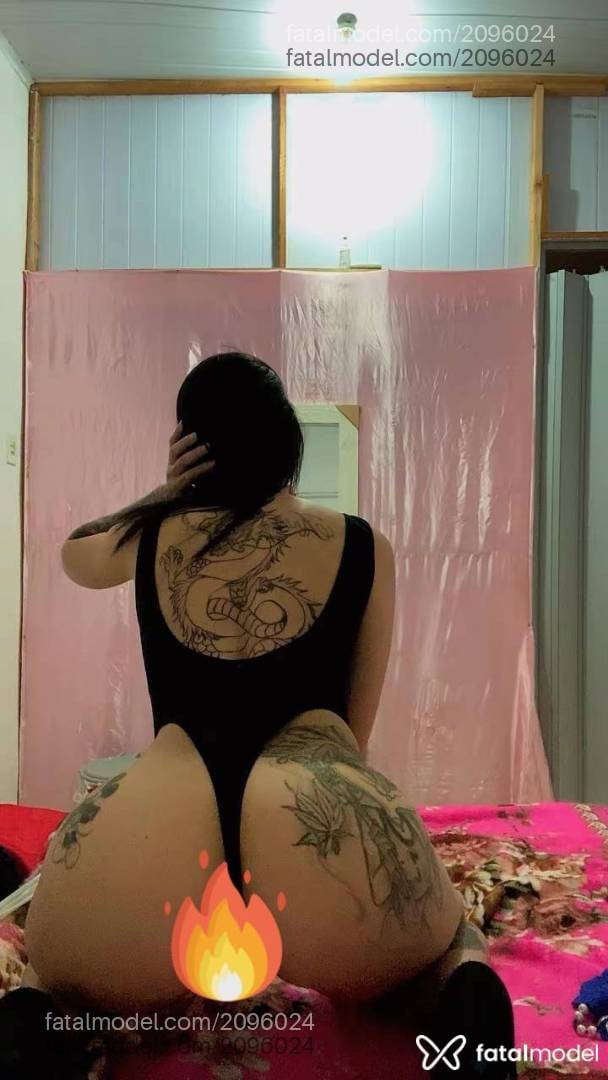 Acompanhante mulher com cabelo castanho de olhos castanhos - Clara Lizz