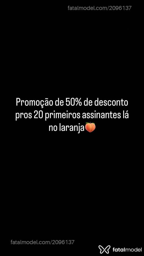 Acompanhante mulher trans com cabelo castanho de olhos castanhos - Preta