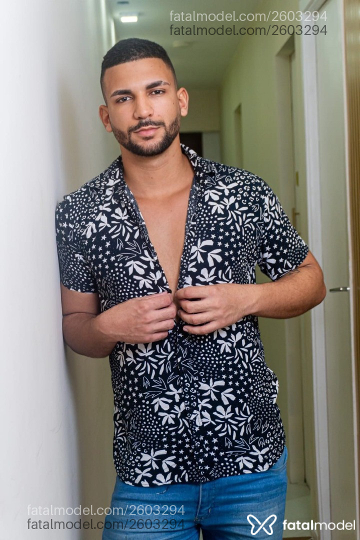 Acompanhante homem morena (o) de olhos pretos em Rio de Janeiro Acompanhante homem morena (o) de olhos pretos em Rio de Janeiro - Lucas