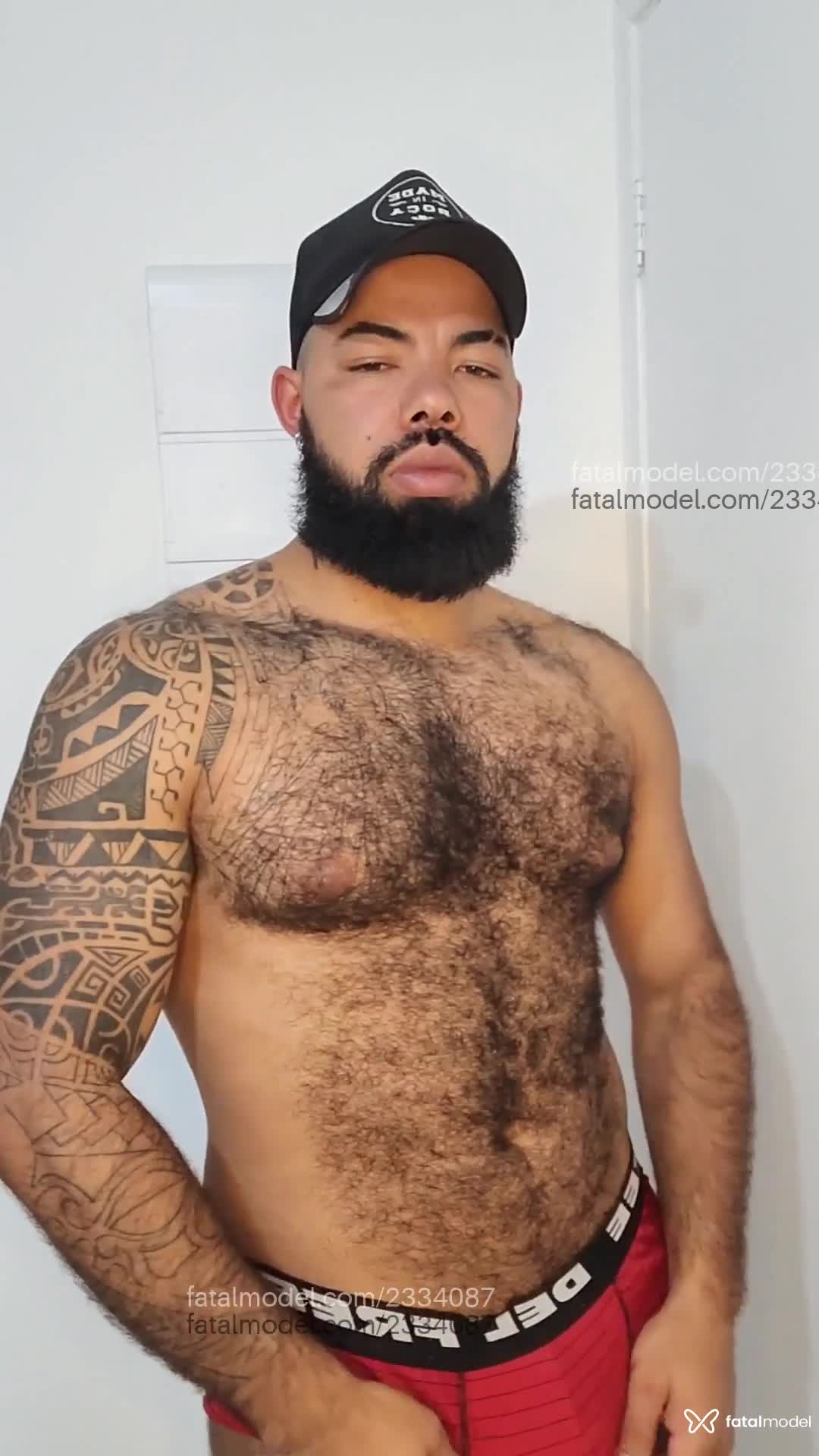 Acompanhante homem com cabelo castanho de olhos castanhos - Fabio Vaz Acompanhante homem com cabelo castanho de olhos castanhos - Fabio Vaz