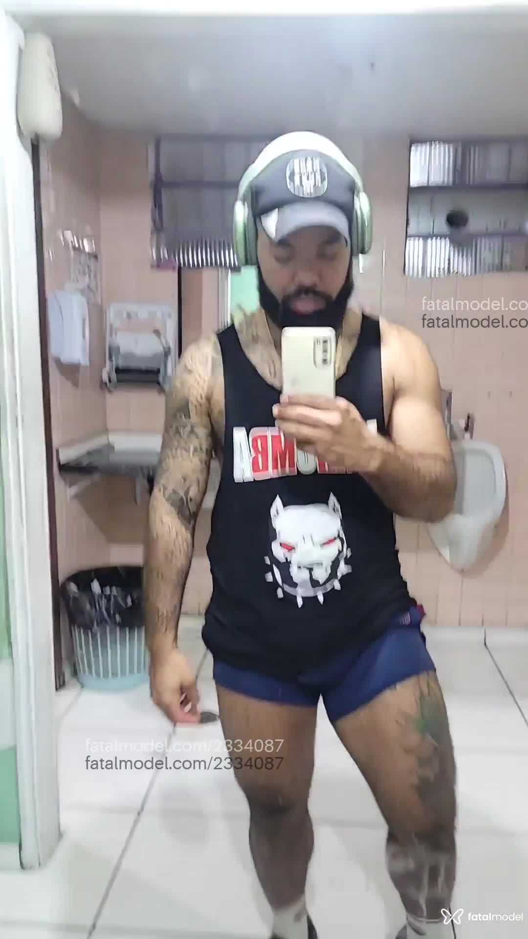 Acompanhante homem com cabelo castanho de olhos castanhos - Fabio Vaz Acompanhante homem com cabelo castanho de olhos castanhos - Fabio Vaz