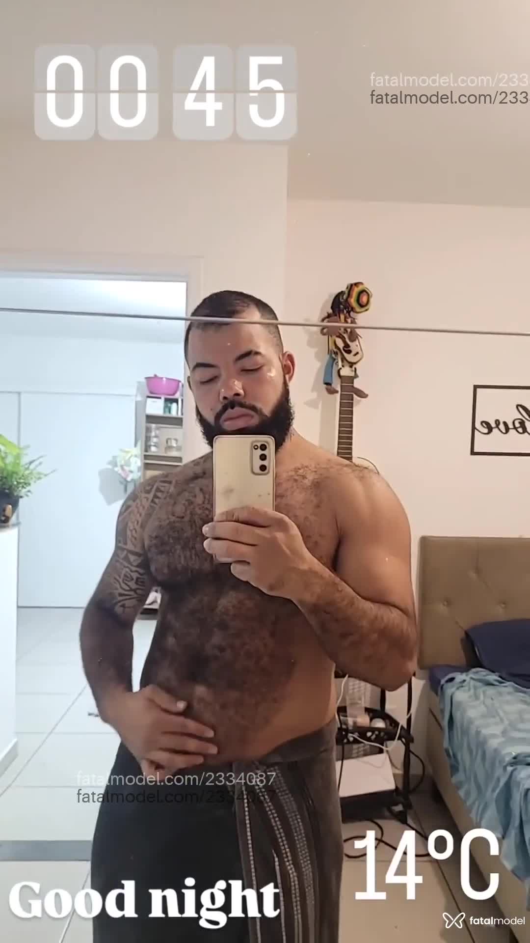 Acompanhante homem com cabelo castanho de olhos castanhos - Fabio Vaz Acompanhante homem com cabelo castanho de olhos castanhos - Fabio Vaz