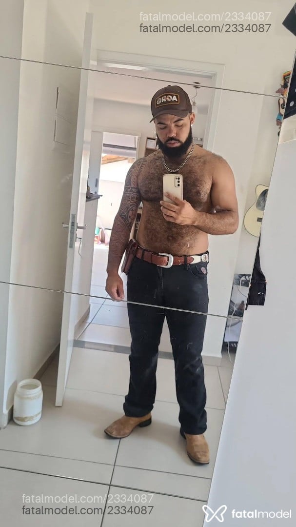 Acompanhante homem com cabelo castanho de olhos castanhos - Fabio Vaz Acompanhante homem com cabelo castanho de olhos castanhos - Fabio Vaz