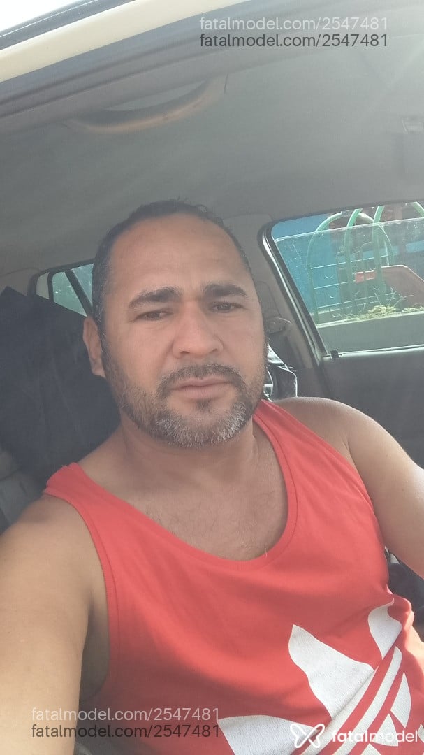 Acompanhante homem com cabelo grisalho de olhos castanhos - Lima Acompanhante homem com cabelo grisalho de olhos castanhos - Lima